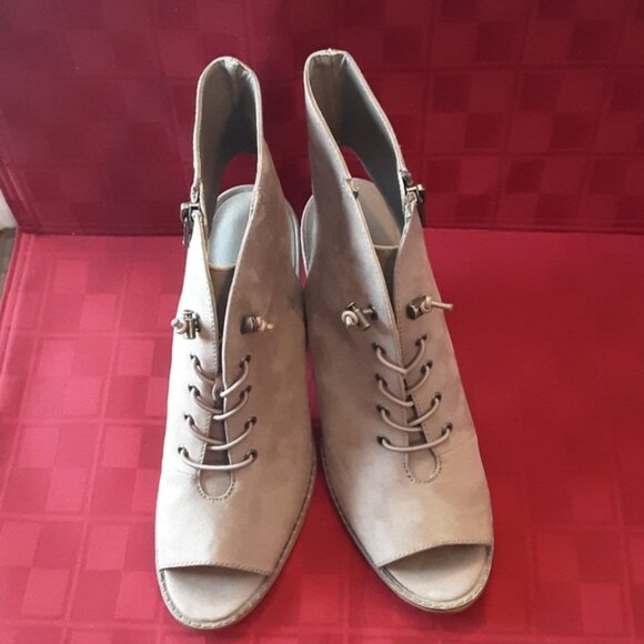 WOMENS SHOES - Picture 4 of 9